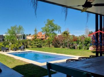 Casa · 220m² · 6 Ambientes · Excelente Casa en Altos de Campo Grande