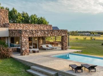 Casa · 297m² · 4 Ambientes · 5 Cocheras · Casa en Venta El El Quijote La Barra Punta del Este, Uruguay