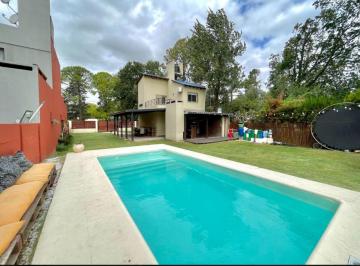 Casa · 92m² · 5 Ambientes · 2 Cocheras · Casa en Funes