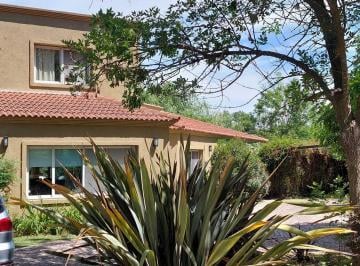 Casa · 210m² · 5 Ambientes · 1 Cochera · Casa Chalet en Venta en Fátima, Pilar, G. B. a. Zona Norte