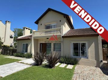 Casa · 150m² · 5 Ambientes · 4 Cocheras · Casa en Venta en La Casualidad, Pilar, G. B. a. Zona Norte