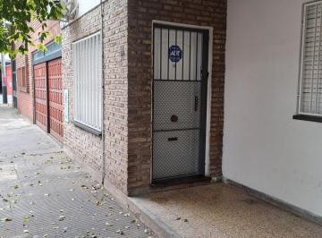 Casa · 63m² · 4 Ambientes · Casa en Alquiler 2 Dorm. con Patio! Entre Rios 2900