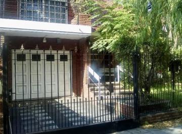 Casa · 195m² · 5 Ambientes · 3 Cocheras · Venta Casa 5 Ambientes - Parque - Garage en Lanus Oeste