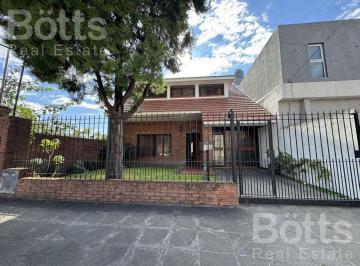 Casa · 170m² · 5 Ambientes · 2 Cocheras · Casa en Venta 5 Ambientes Llavallol