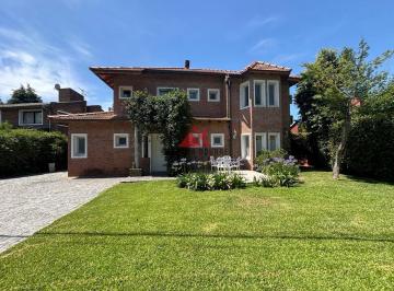 Casa · 175m² · 6 Ambientes · Casa en Venta en Larena Country Club, Pilar, G. B. a. Zona Norte