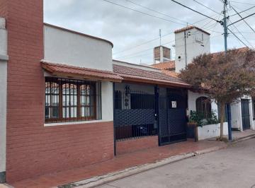 Casa · 150m² · 3 Dormitorios · 1 Cochera · Casa en Bombal Sur