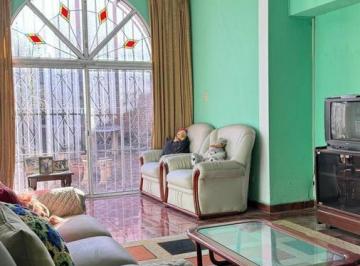 Casa de 4 ambientes, Lomas de Zamora · Casa en Venta en Banfield de 4 Ambientes con Locales y Fondo.