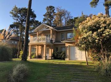 Casa · 210m² · 5 Ambientes · 1 Cochera · Venta de Casa en Pinamar