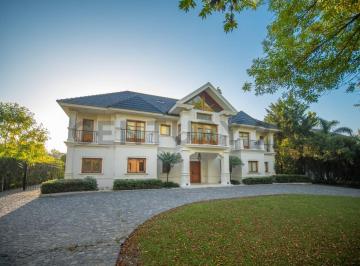 Casa · 700m² · 10 Ambientes · 3 Cocheras · Casa en Alquiler en Grand Bell Barrio Privado