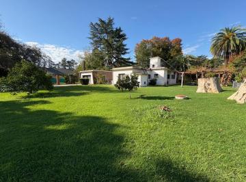 Quinta vacacional · 250m² · 5 Cocheras · Venta Casa Quinta Berazategui