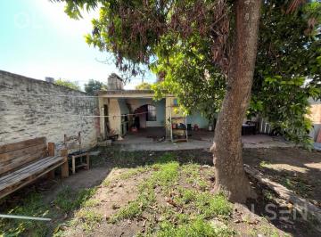 Casa · 192m² · 8 Ambientes · 1 Cochera · Venta Casa a Refaccionar 3 Dorm. en Venta B° Mariano Fragueiro
