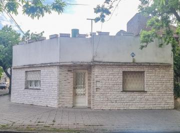 Casa · 144m² · 4 Ambientes · 2 Cocheras · Oportunidad Casa 3 Dorm con Quincho y Cochera Belgrano Rosario