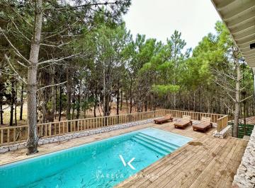 Casa · 310m² · 6 Ambientes · 4 Cocheras · Casa en Venta Costa Esmeralda, Marítimo III