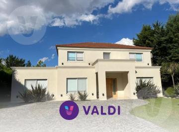 Casa · 710m² · 7 Ambientes · Casa en Venta - Barrio Echeverria del Lago, Canning
