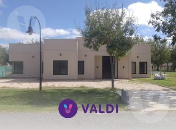Casa · 140m² · 4 Ambientes · Casa en Alquiler y Venta - Haras del Sur II