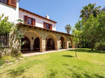 Casa · 990m² · 6 Ambientes · 4 Cocheras · Venta Casa Emblematica - Barrio Cerrado El Casco Moreno/acepta Permuta