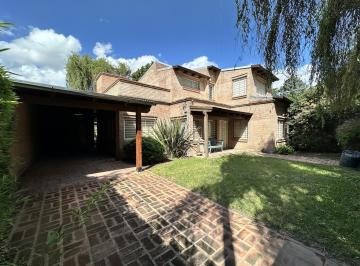 Casa · 165m² · 7 Ambientes · 2 Cocheras · Casa en Venta de 5 Dorm. con Pileta en Funes - Barrio Los Troncos