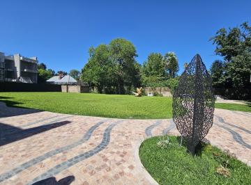 Departamento · 86m² · 8 Ambientes · 1 Cochera · Casa en Fisherton Park