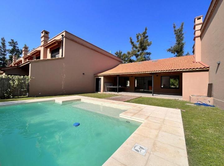 Casa · 150m² · 4 Ambientes · 2 Cocheras