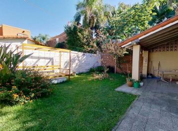 Casa · 115m² · 5 Ambientes · 4 Cocheras · Venta Casa 5 Amb Jardin Quincho Cocheras en Moron