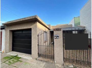 Casa · 198m² · 5 Ambientes · 2 Cocheras · Casa - 5 Ambientes - S. A. de Padua - con Parque y Pileta
