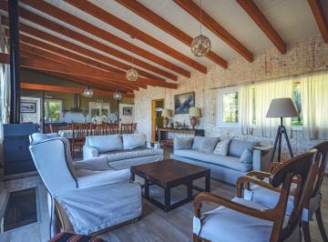 Casa · 250m² · 8 Ambientes · Venta - Condominio de Dos Casas Independientes - Jardin - Vista Abierta