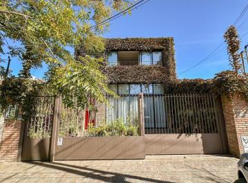 Casa · 247m² · 5 Ambientes · 2 Cocheras · Casa Apto Profecional