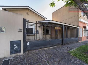 Casa · 126m² · 3 Ambientes · 1 Cochera · Casa en Bernal Este