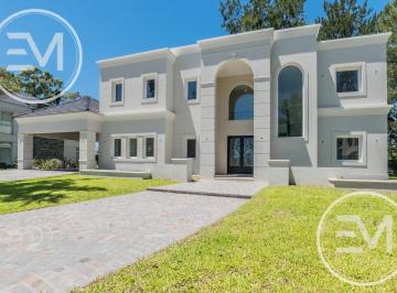 Casa · 342m² · 6 Ambientes · 3 Cocheras · Casa 6 Ambientes Venta Saint Thomas Oeste
