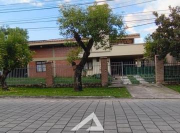Casa · 375m² · 6 Ambientes · Casa en Bo. Grand Bourg