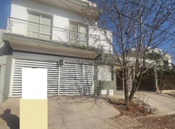 Casa · 220m² · 6 Ambientes · 4 Cocheras · Muy Linda Casa 5 Dorm Gge/qcho/esc Vta en B° El Huaico