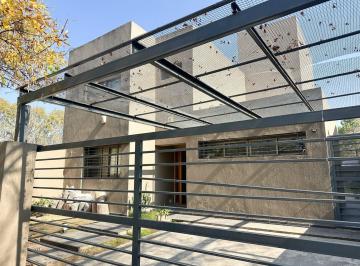 Casa · 240m² · 8 Ambientes · 2 Cocheras · Las Rosas 1600 - Casa de 4 Dorm.