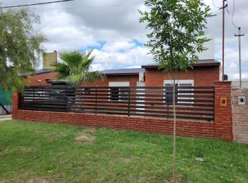 Casa · 82m² · 5 Ambientes · 1 Cochera · Casa en Tierra de Sueño 2 con Pileta