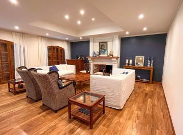 Casa · 534m² · 6 Ambientes · 2 Cocheras · Casa en Venta en Barrio Privado Dalvian con Pileta