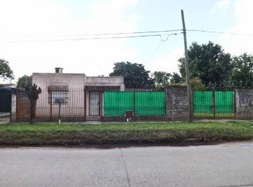Casa · 70m² · 4 Ambientes · 1 Cochera · Venta Casa 4 Ambientes en Longchamps con Lote