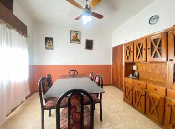 Casa · 200m² · 4 Ambientes · 1 Cochera · Venta Casa 4 Ambientes C/ Quincho Libertad Merlo
