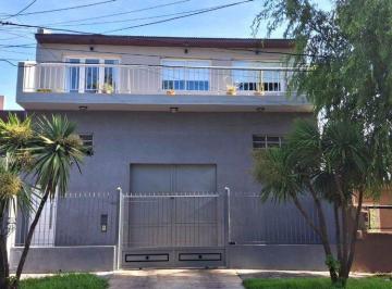 Casa · 265m² · 4 Ambientes · 6 Cocheras · Venta Deposito con Casa 4 Ambientes y Parque