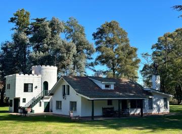 Casa · 245m² · 6 Ambientes · 1 Cochera · Venta Casa 6 Amb La Araucaria Lobos Reciclada
