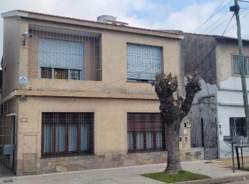 Casa · 186m² · 4 Ambientes · PH Tipo Casa Ideal Dos Familias con Quincho