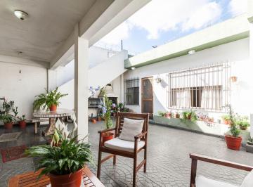 Casa · 283m² · 6 Ambientes · 1 Cochera · Casa 2/3 Flias. con Patio. Terraza y Cochera Gerli