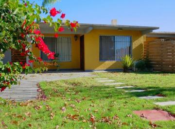 PH · 87m² · 3 Ambientes · 1 Cochera · Casa de 2 Dorm. en Venta, Piriápolis