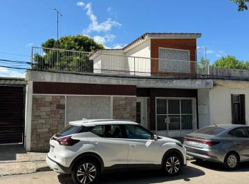Casa · 159m² · 6 Ambientes · 3 Cocheras · Venta de Casa en Pando 3 Dorm.