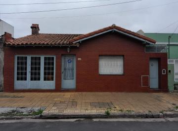 Casa · 131m² · 4 Ambientes · 1 Cochera · Casa Oportunidad Bajo de Precio Villa Lynch