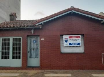 Casa · 131m² · 4 Ambientes · 1 Cochera · Chalet de Epoca Bajo de Precio Villa Lynch