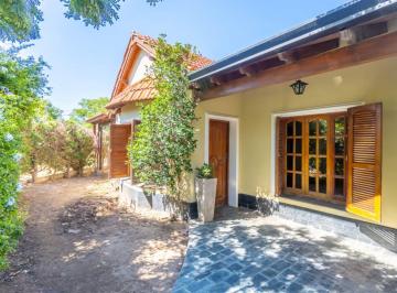Casa · 220m² · 6 Ambientes · 1 Cochera · Venta Casa Altos del Pinar