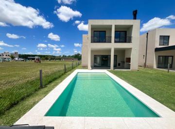 Casa · 110m² · 5 Ambientes · 2 Cocheras · Casa Venta El Aljibe a Estrenar con Pileta 5 Amb