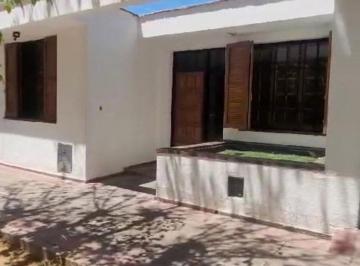 Casa · 147m² · 7 Ambientes · 1 Cochera · Casa 4 Habitaciones en Venta - Las Heras