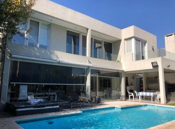 Casa · 307m² · 4 Ambientes · 2 Cocheras · Ayres Plaza Espectacular Casa! Imperdible