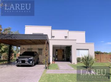 Casa · 285m² · 7 Ambientes · 2 Cocheras · Venta Estancias del Pilar