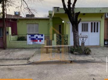 Casa de 4 ambientes, Campana · ¡Excelente Estado y Conservación!